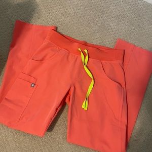 Koral Wear Figs petite Extra small Kade cargo bottoms in EXCELLENT condition